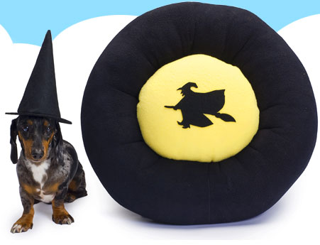 Halloween dog bed by Cozy Puff